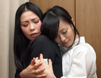 SNOTTY MODEL BROUGHT DOWN BY SISTER